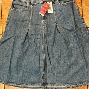 NEW Levi Strauss Signature Blue Denim Pleated Skirt Women's Size 16 Mid Rise